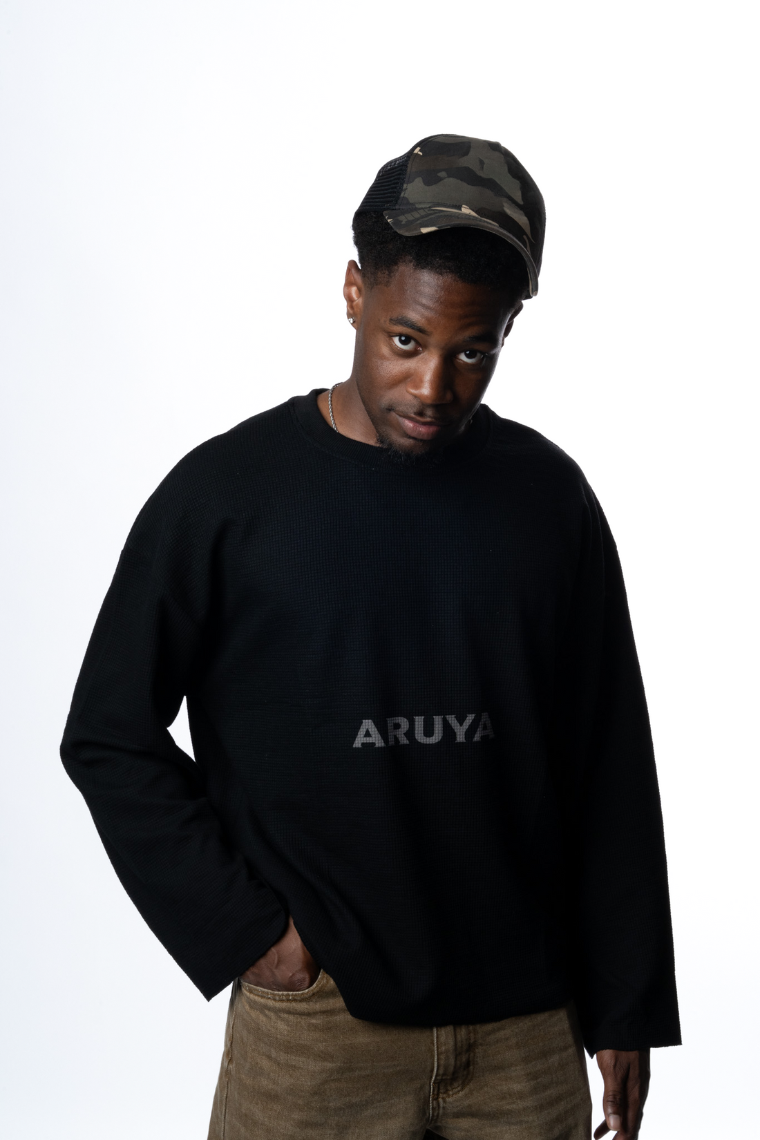 BLACK U LINE LONG SLEEVE